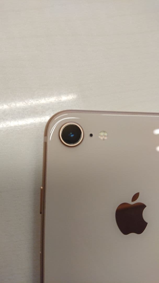 美品！期間限定出品！Apple iPhone 8 ゴールド　本体