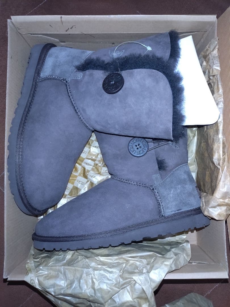 UGG　W BAILEY BUTTON 5803　ムートンブーツ