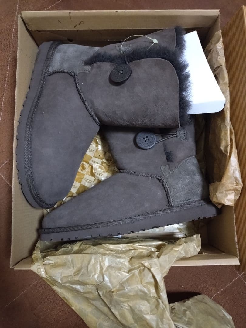 UGG　W BAILEY BUTTON 5803　ムートンブーツ