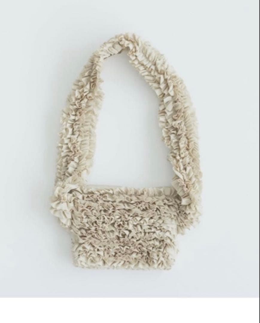 美品オールドマンズテイラー　フリルボディバッグ