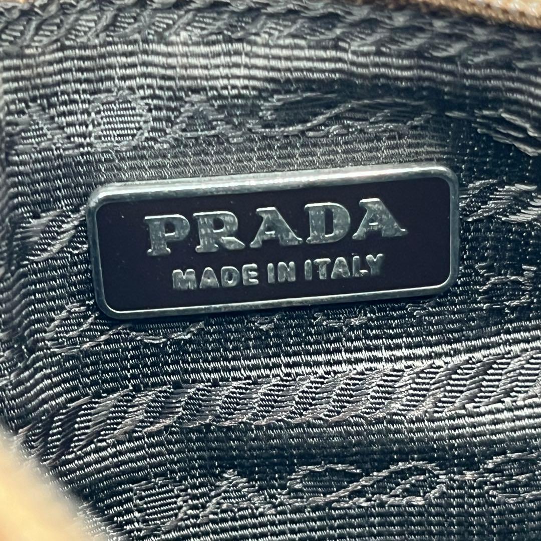 美品・希少モデル プラダ ケース 三角ロゴ 白タグあり サフィアーノレザー