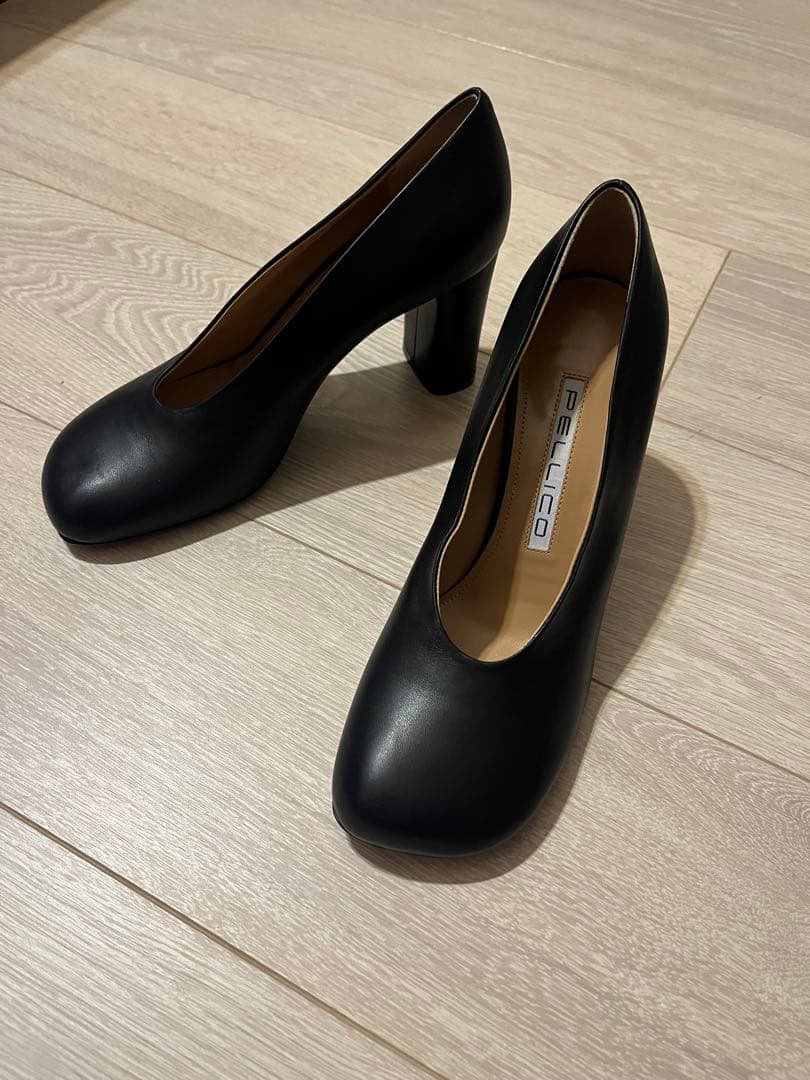 PELLICO（ペリーコ）のスクエアトゥヒールパンプス