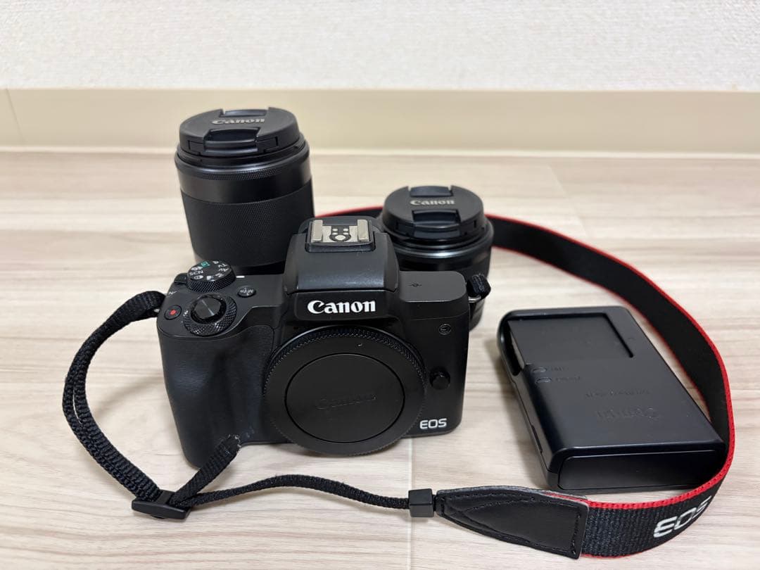 Canon EOS Kiss M ダブルズームキット ミラーレス