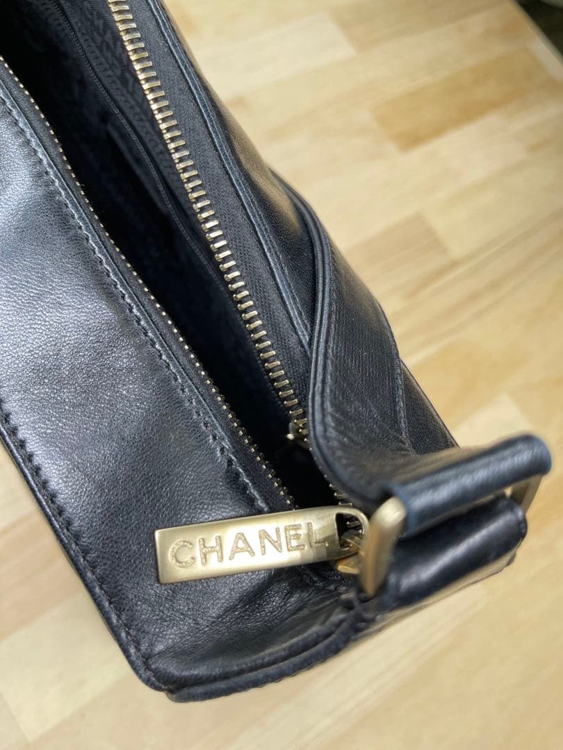 CHANEL 黒 レザー ショルダーバッグ キルティング
