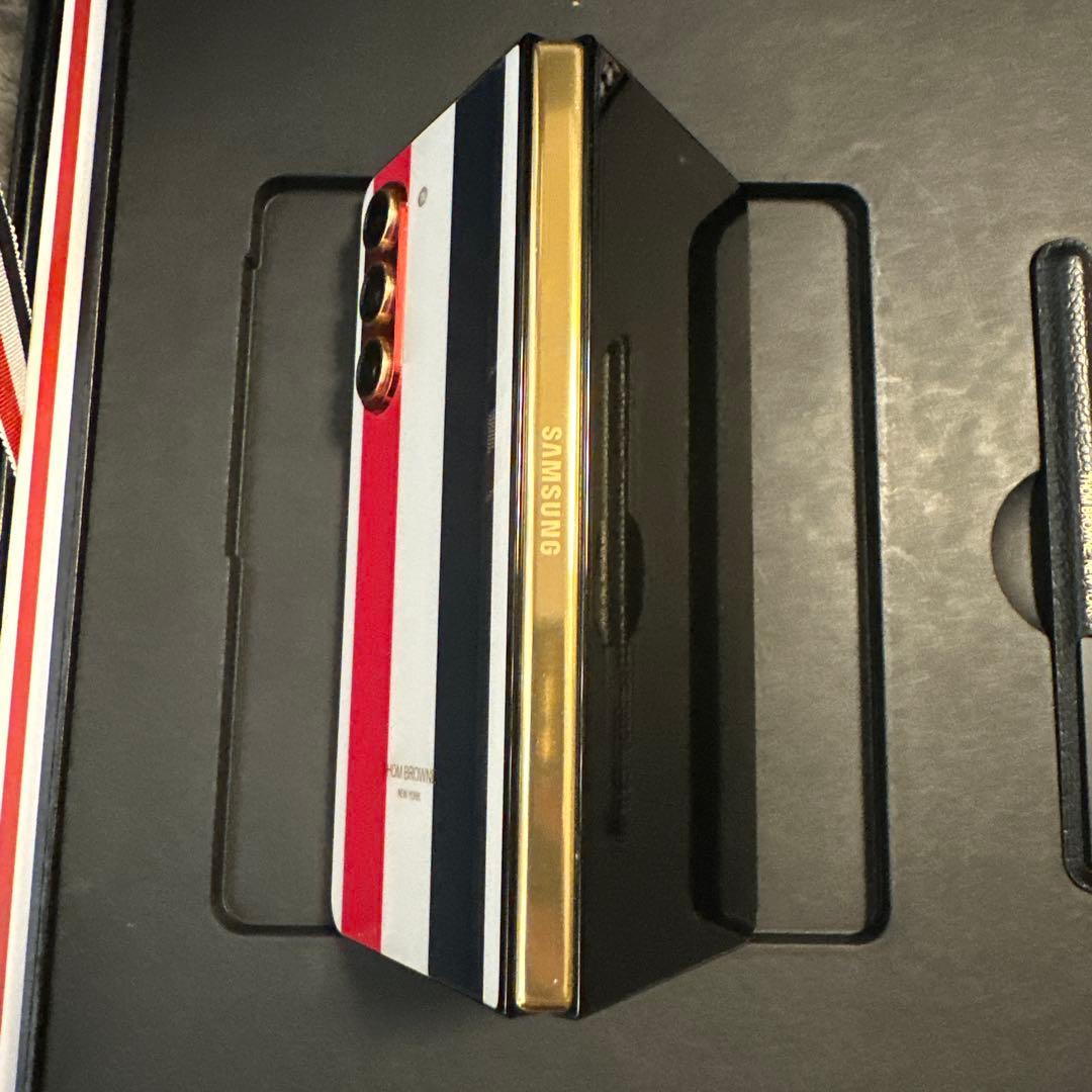 Thom Browneトムブラウン Galaxy Z Fold5 watch6