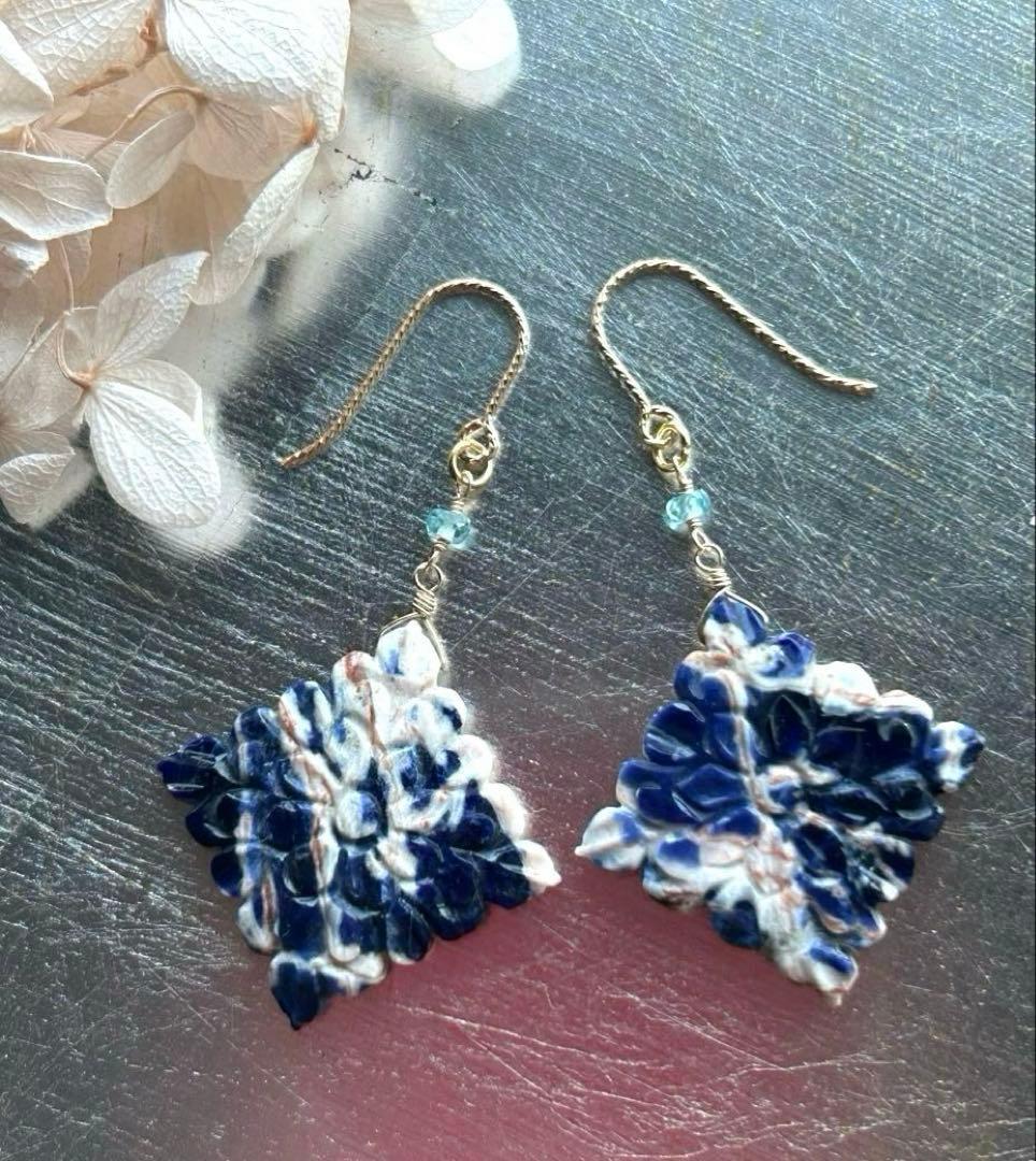 ソーダライトロンバスカービング＆ブルージルコンのピアス他　14kgf