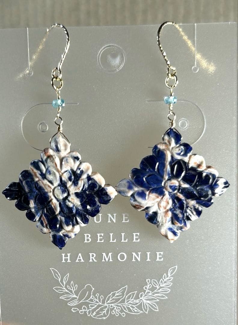 ソーダライトロンバスカービング＆ブルージルコンのピアス他　14kgf