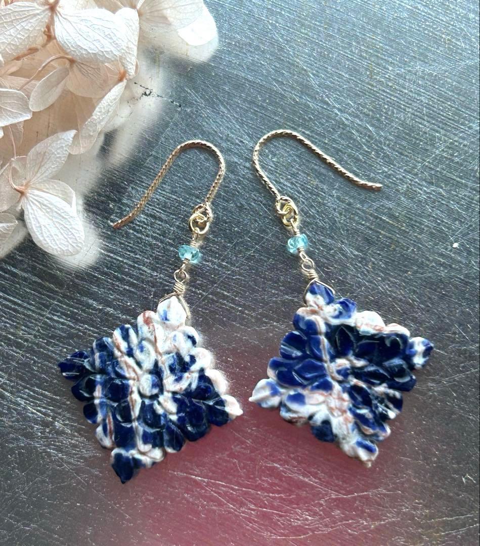 ソーダライトロンバスカービング＆ブルージルコンのピアス他　14kgf