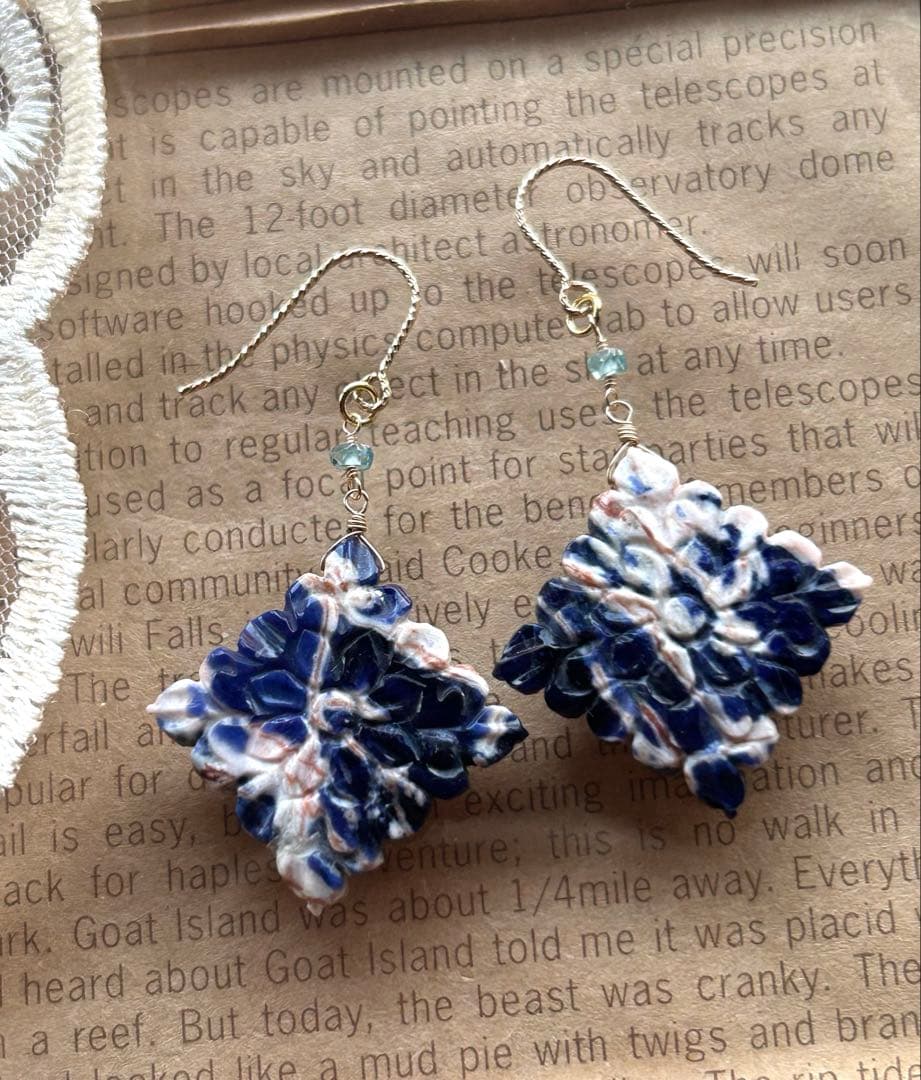 ソーダライトロンバスカービング＆ブルージルコンのピアス他　14kgf