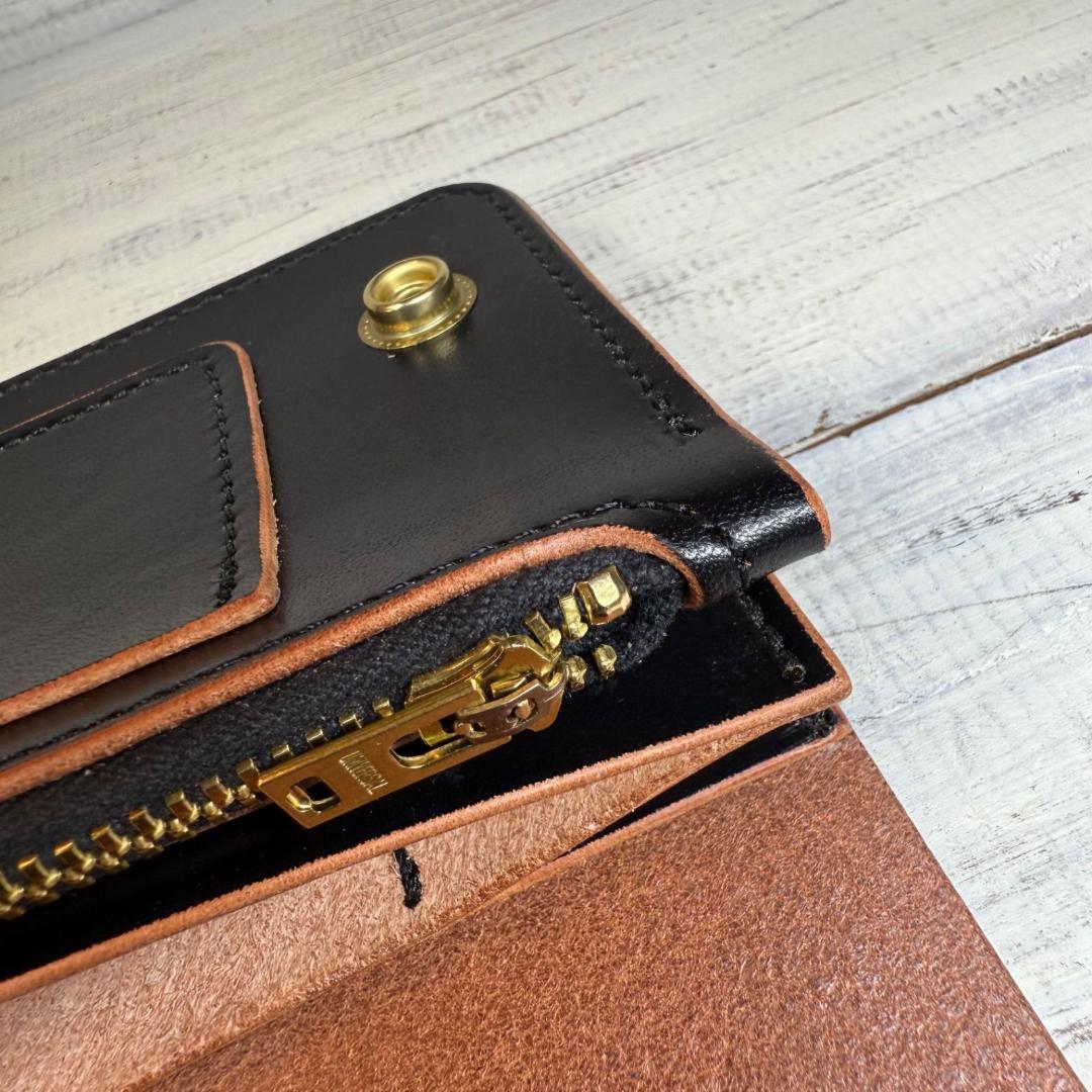 【トラッカーウォレット ロング 3層】 ブラック 茶芯 ゴールド ユニバーサル