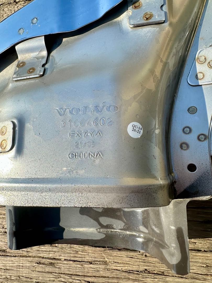 ボルボV60 純正 ダブルー体型テールパイプデイフューザー　マフラーカッター