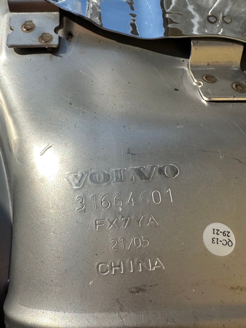 ボルボV60 純正 ダブルー体型テールパイプデイフューザー　マフラーカッター