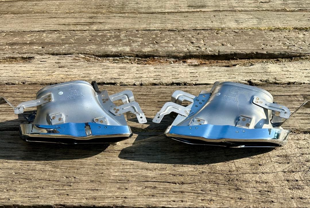 ボルボV60 純正 ダブルー体型テールパイプデイフューザー　マフラーカッター