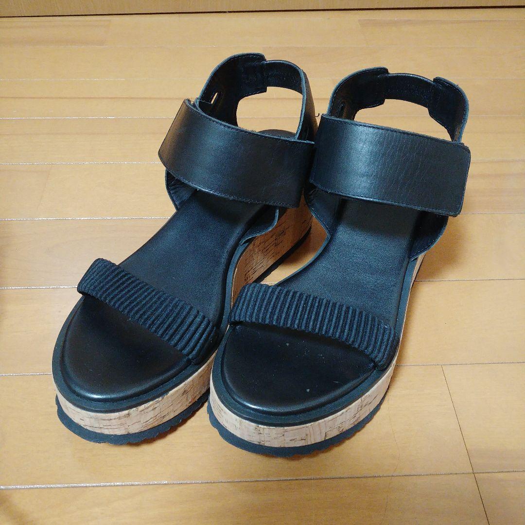 プリーツプリーズ イッセイミヤケ 靴　レディース　サンダル　黒