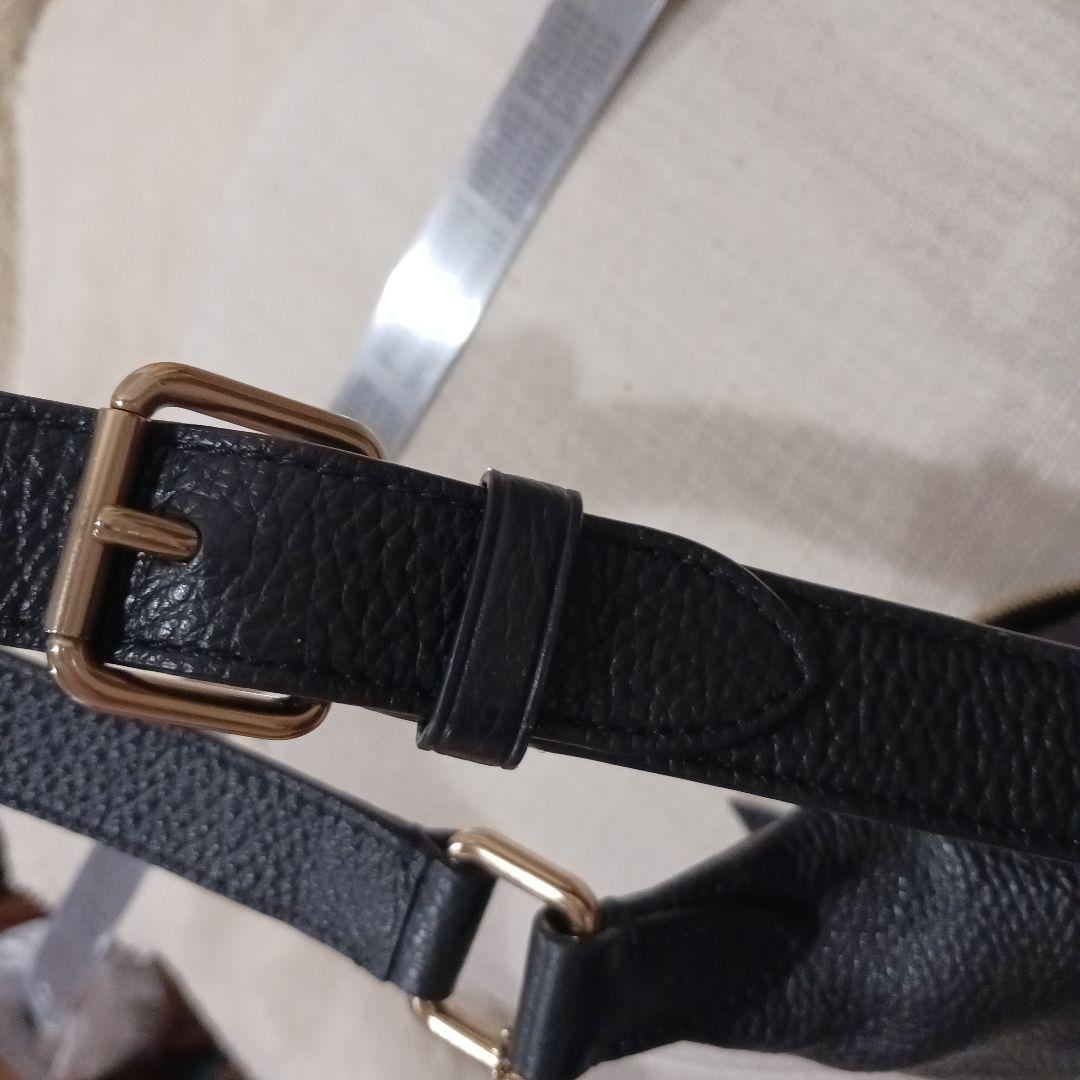 COACHブラックレザー ボディバッグ ゴールドジッパー