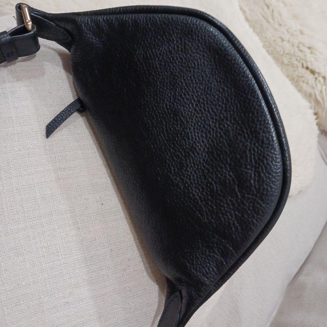 COACHブラックレザー ボディバッグ ゴールドジッパー