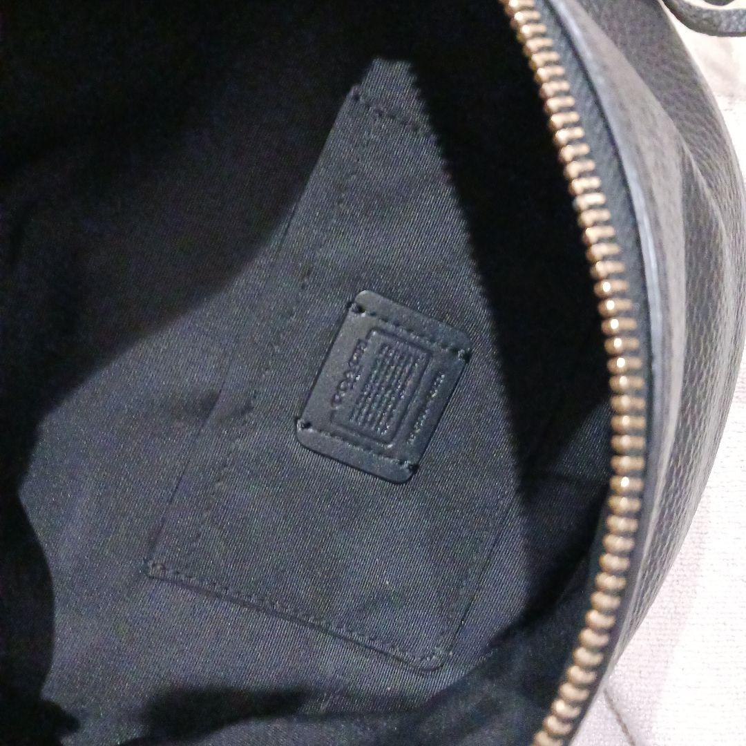 COACHブラックレザー ボディバッグ ゴールドジッパー