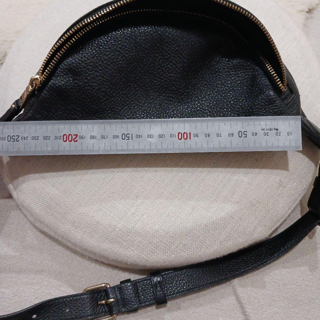 COACHブラックレザー ボディバッグ ゴールドジッパー