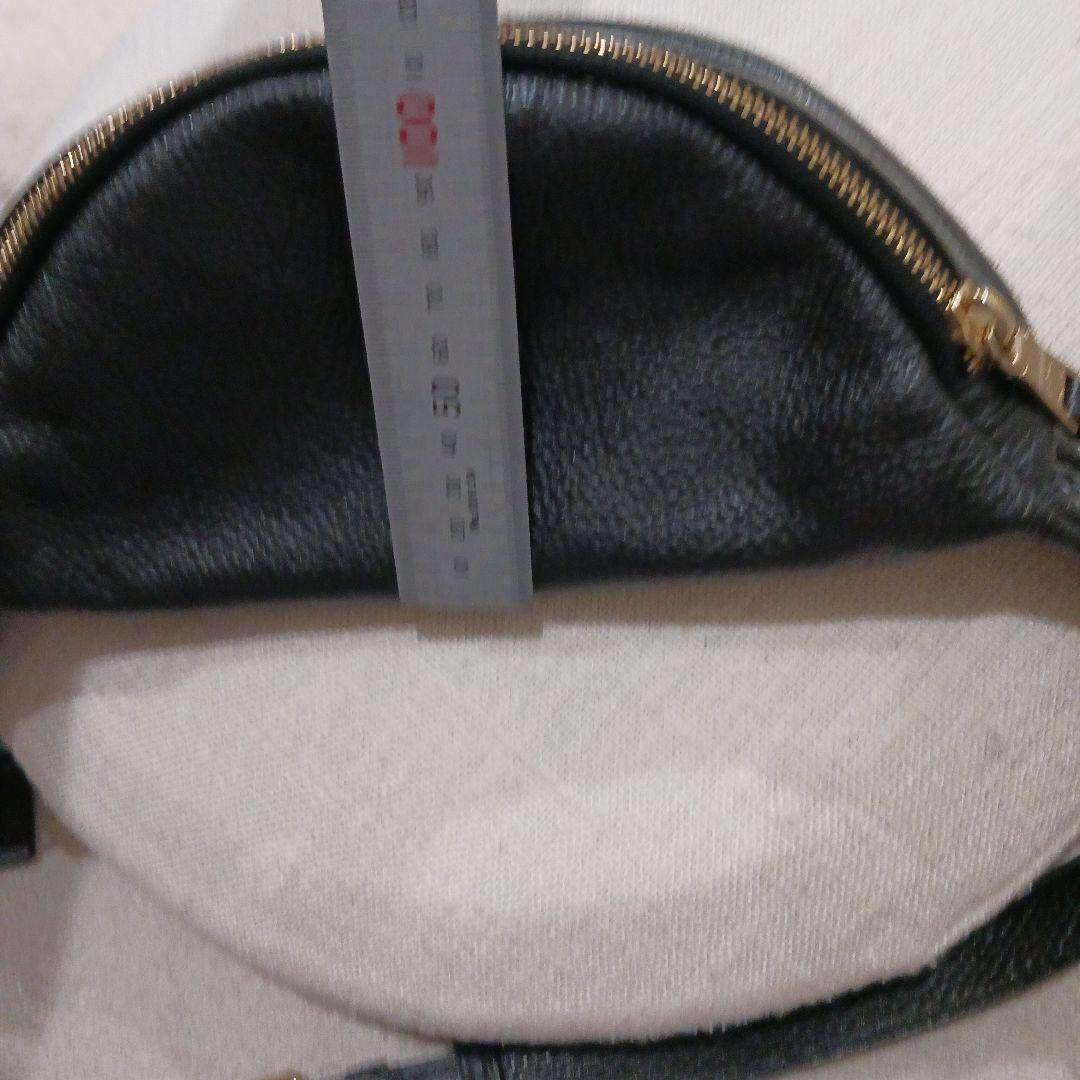 COACHブラックレザー ボディバッグ ゴールドジッパー