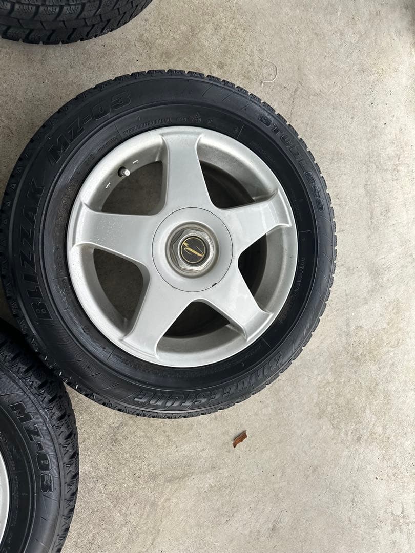 送料無料　195/65R15 冬タイヤブリヂストン　プリウスから取外