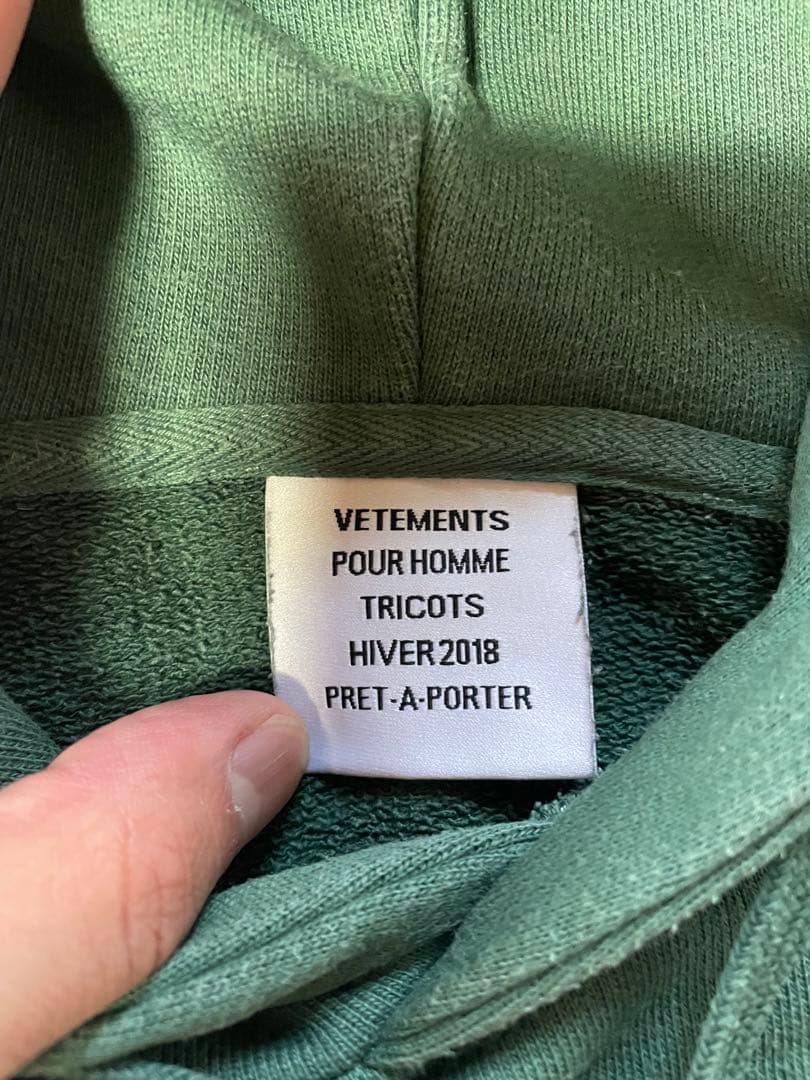 VETEMENTS ヴェトモン フード付きパーカー グリーン