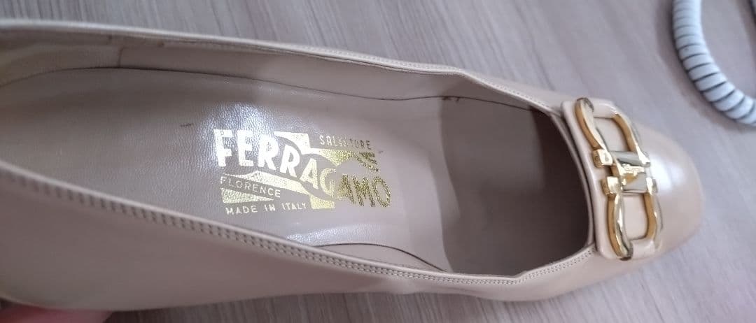 フェラガモ　高さ5cm　美品　7D　24センチ