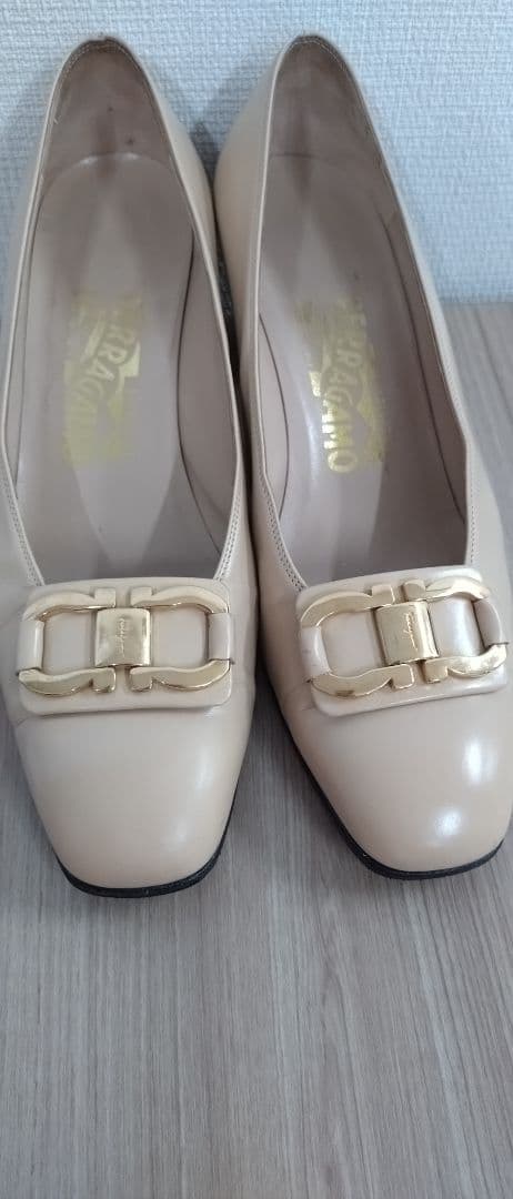 フェラガモ　高さ5cm　美品　7D　24センチ