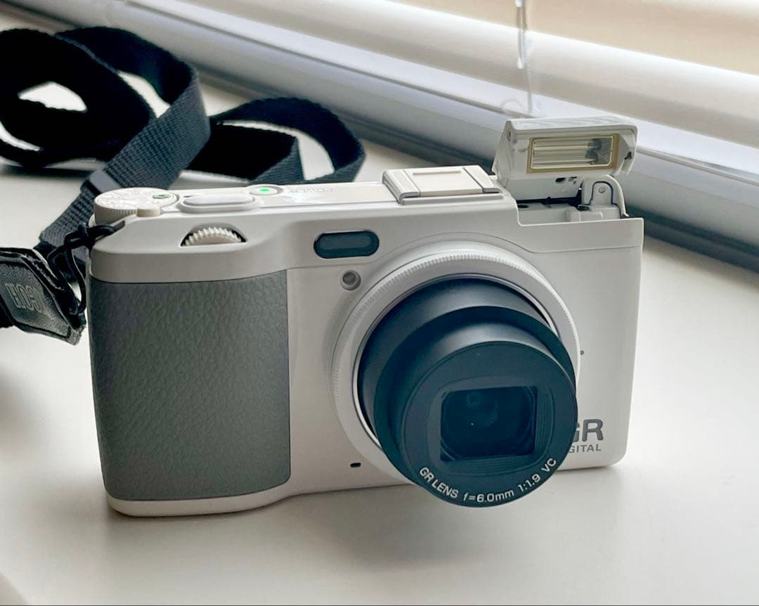 デジタルカメラ GR DIGITAL IV white Edition