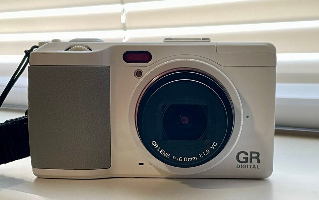 デジタルカメラ GR DIGITAL IV white Edition