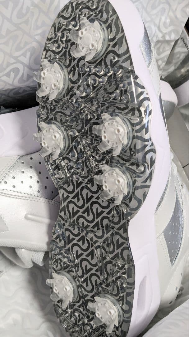 新品 ナイキ エアジョーダン6 レトロ ロー ゴルフ \"ギフトギビング\"