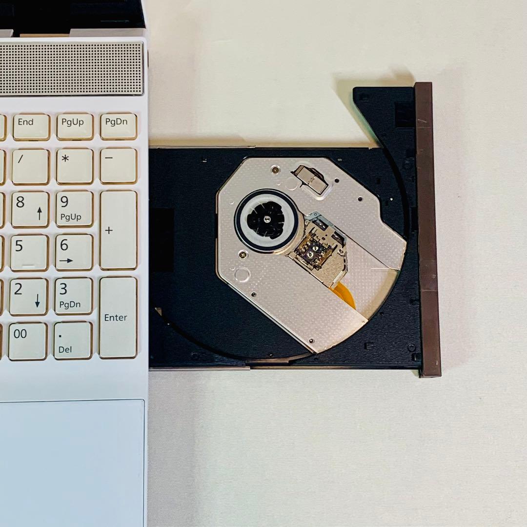 Core i7✨8世代✨SSD512GB✨32GB✨オフィス✨白✨ノートパソコン