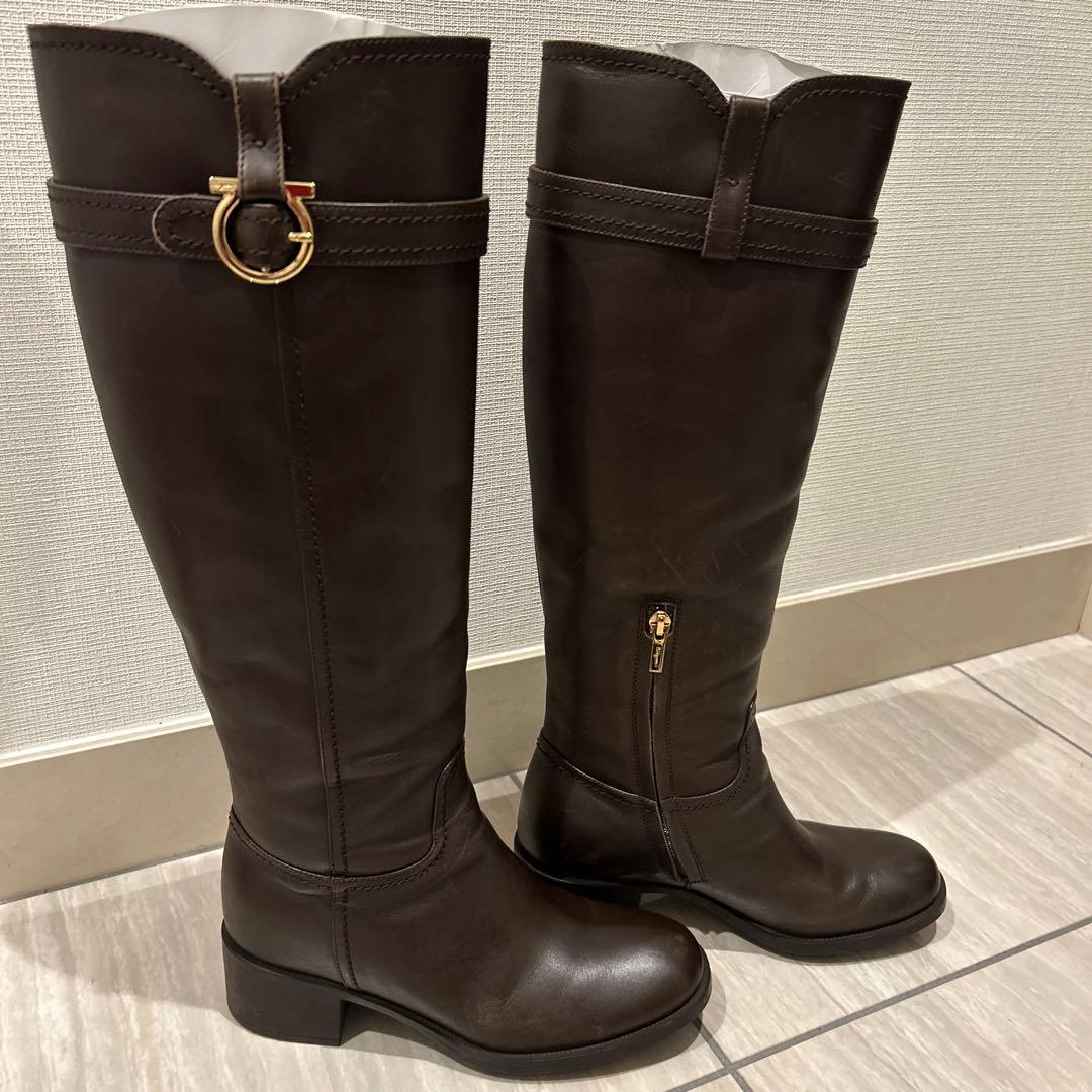 『フェラガモ」　ダークブラウンロングブーツ 購入時の箱、靴収納袋付き