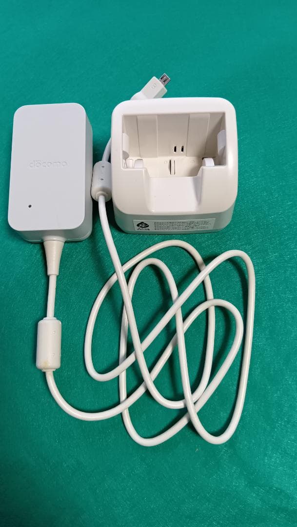 【kooさま専用 】らくらくホン F-01M ホワイト 本体 充電器付き