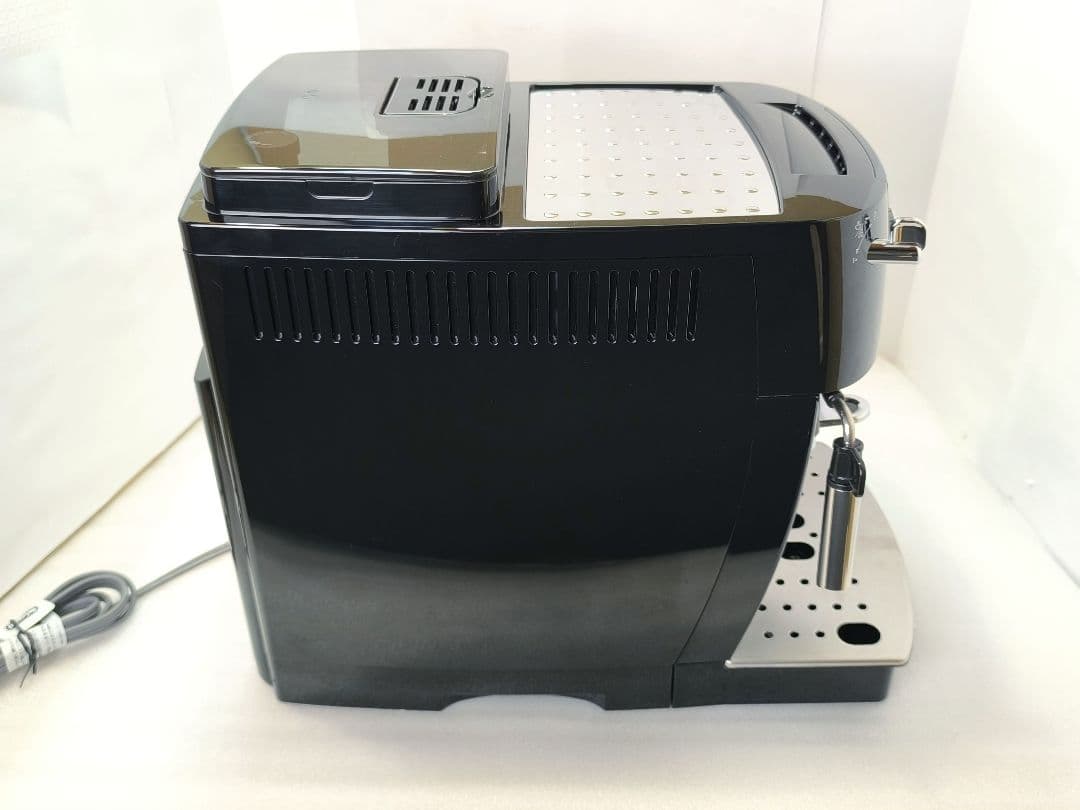 デロンギ　コンパクト全自動コーヒーマシンマグニフィカS ECAM22112B