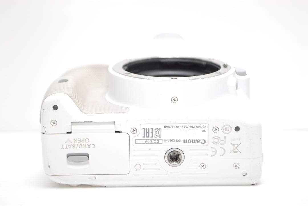 ⭐︎Canon kiss X7⭐︎ 最軽量モデル 希少品 シングルレンズセット