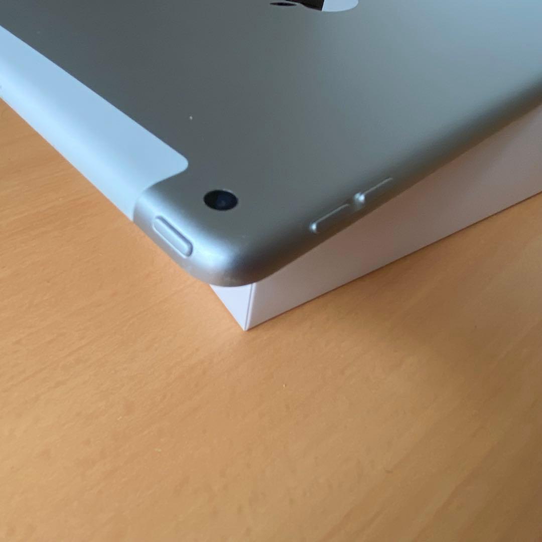 Apple iPad 8世代、Wi-Fi、cellular、32GB ケース