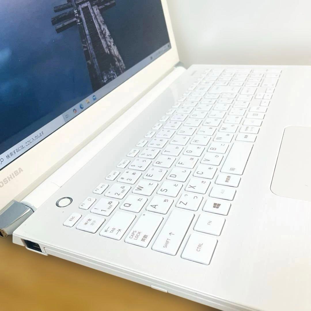 美麗設定済すぐ使えるホワイトメモリ8ギガSSD256ギガカメラWin11オフィス