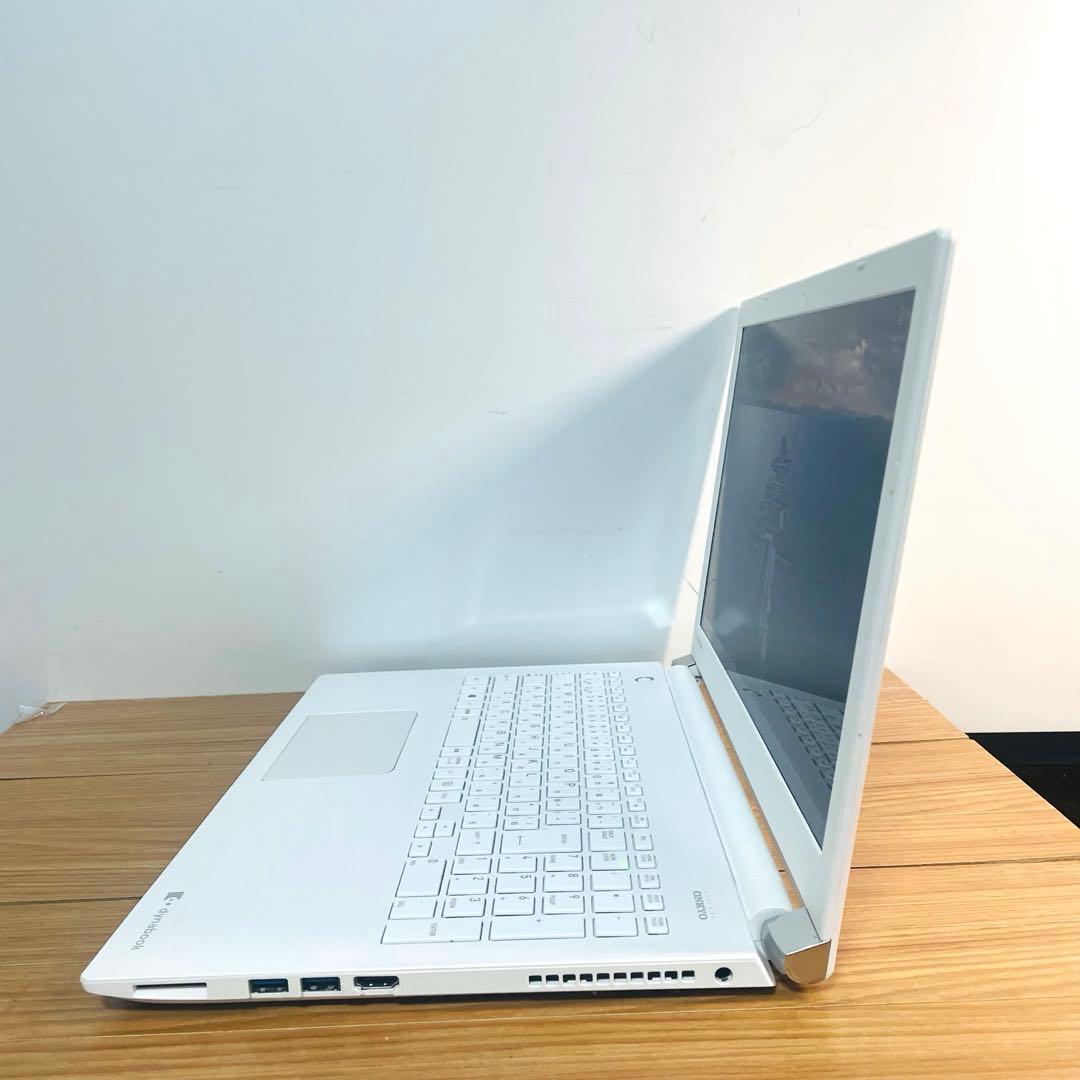 美麗設定済すぐ使えるホワイトメモリ8ギガSSD256ギガカメラWin11オフィス