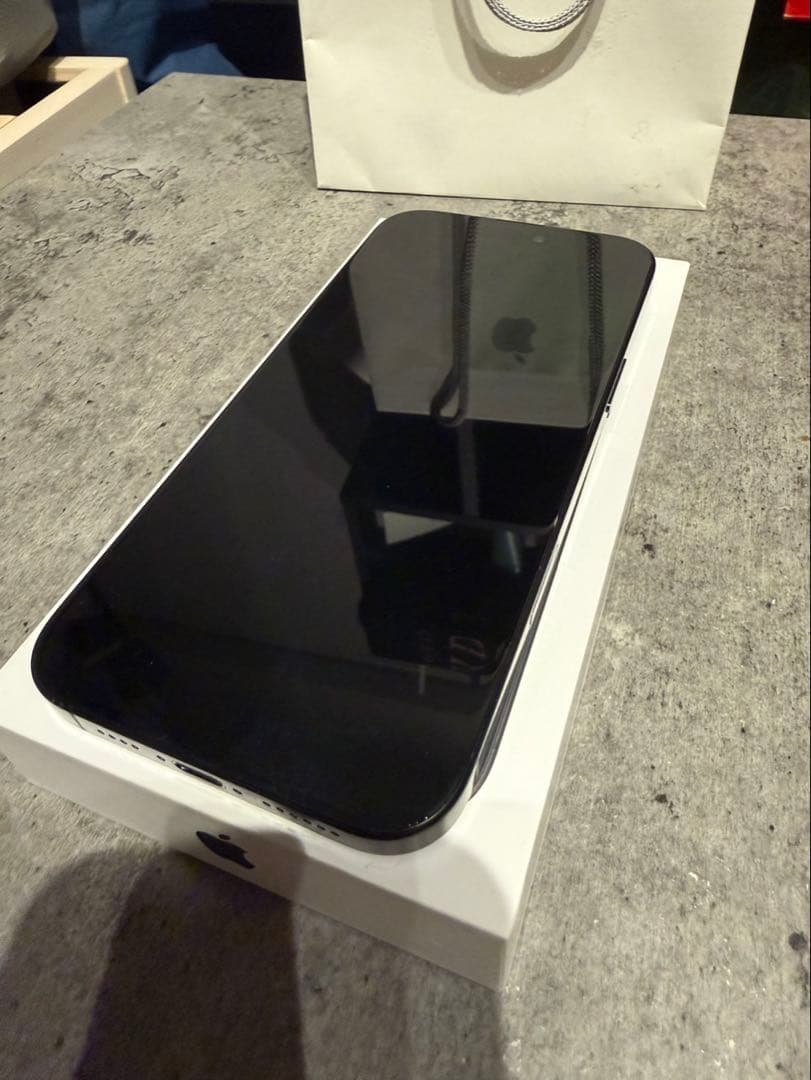 【本日のみ値下げ】iPhone 16 Pro MAX 256GB SIMフリー