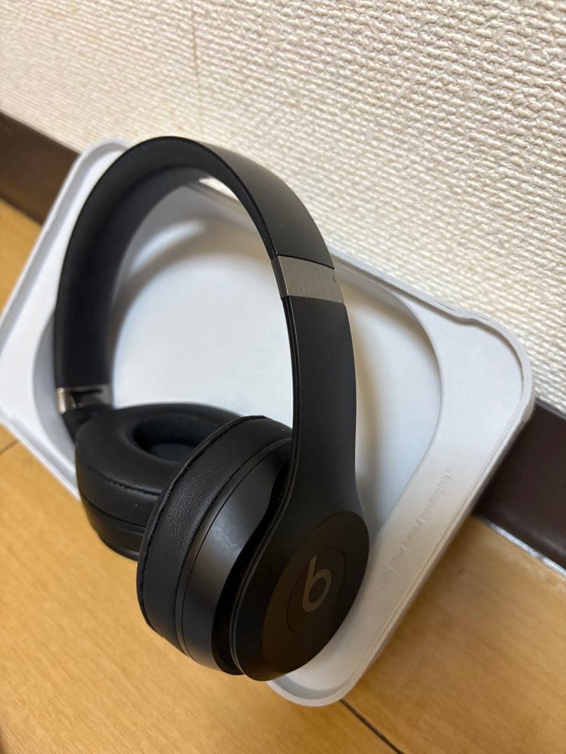 Beats Solo 4 ブラック ワイヤレスヘッドホン スタンド付き