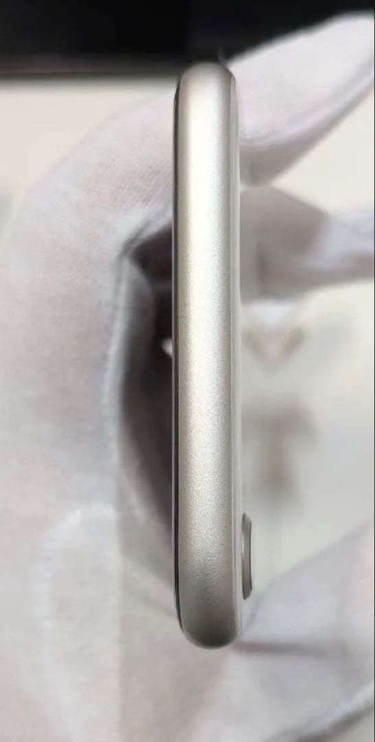 【極美品】iPhoneSE3 64GB SIMフリー バッテリー新品