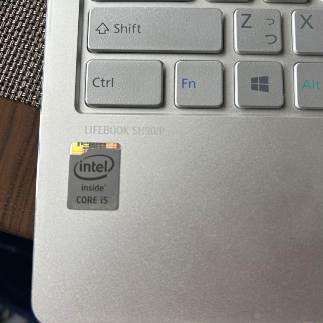 富士通ノートPC LIFEBOOK 白　初期化済　メモリ増設　SSD換装