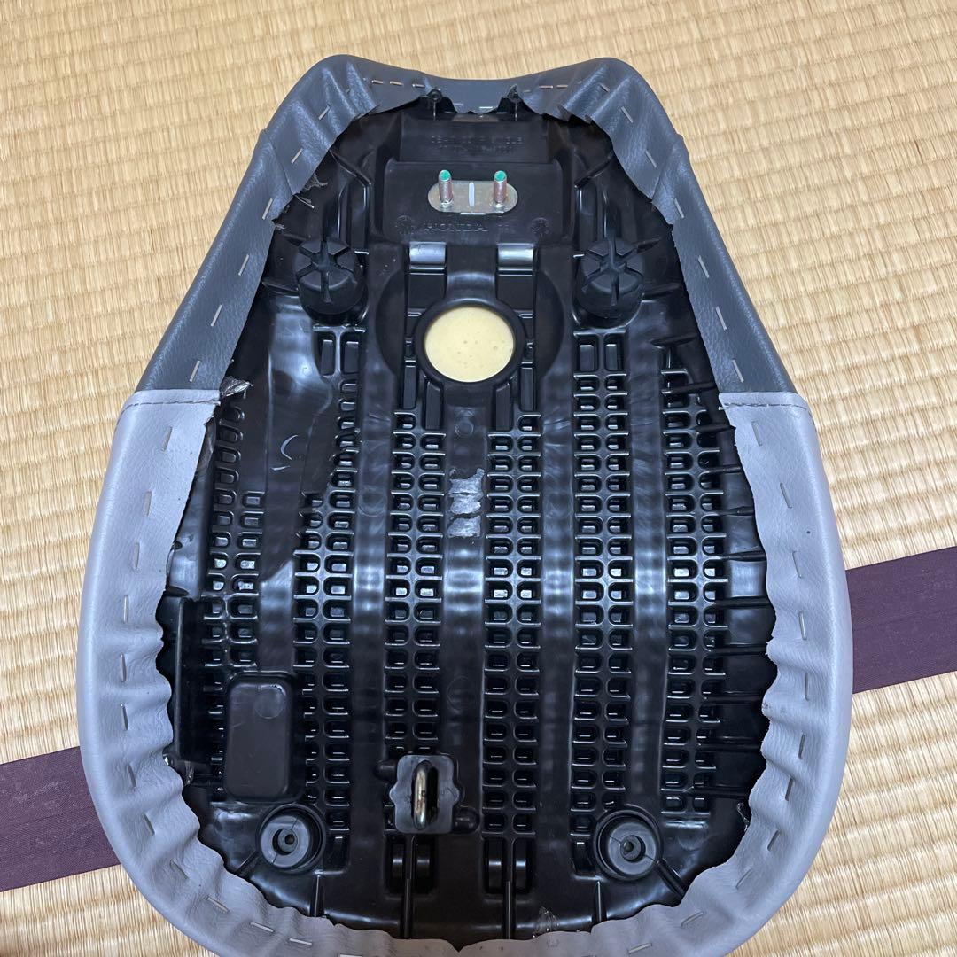 HONDA 　カブ　C125 純正シート グレー/ホワイト　新品未使用品