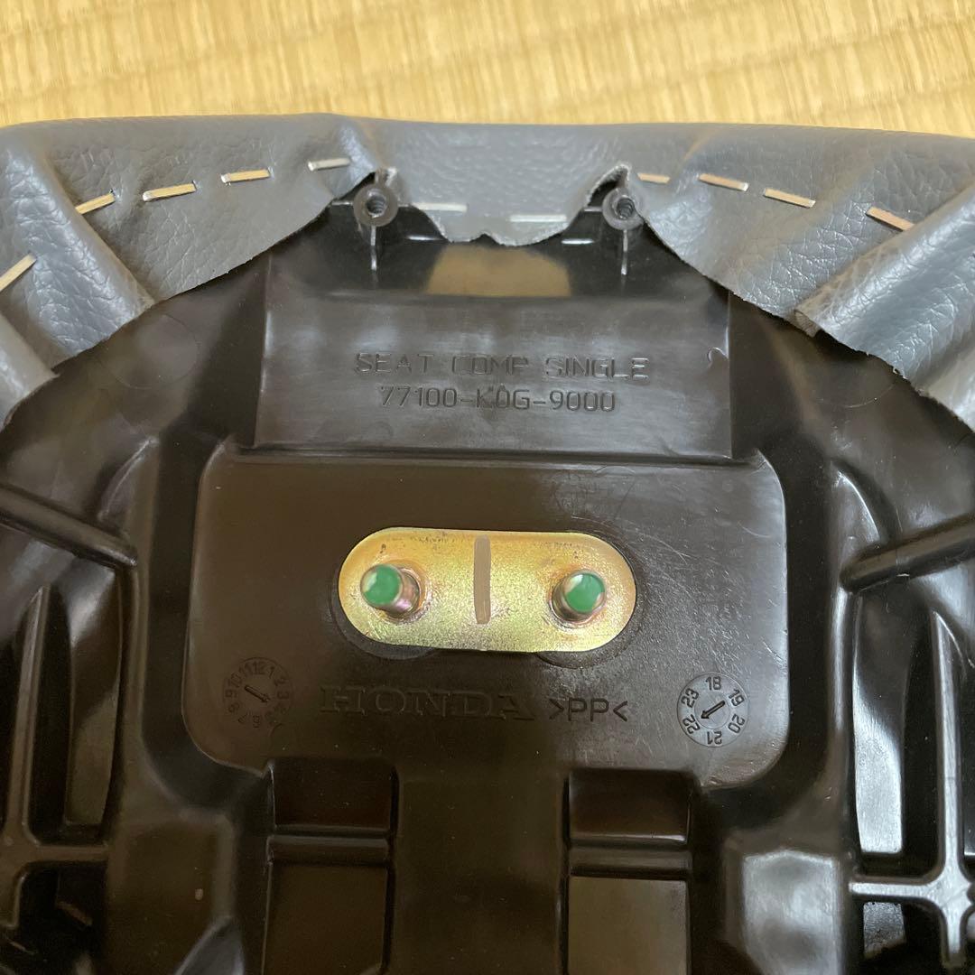 HONDA 　カブ　C125 純正シート グレー/ホワイト　新品未使用品