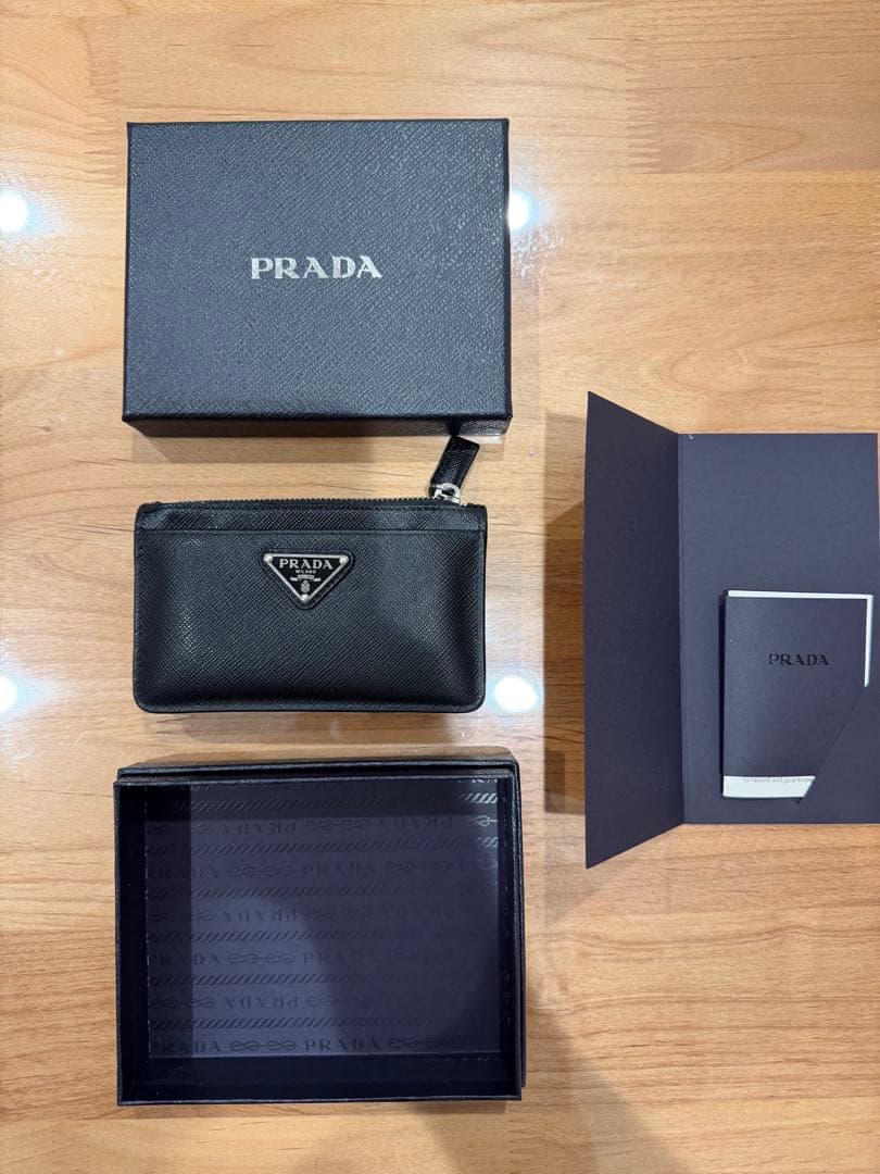 【PRADA サフィアーノトライアングルカードケース　ウォレット2MC084】