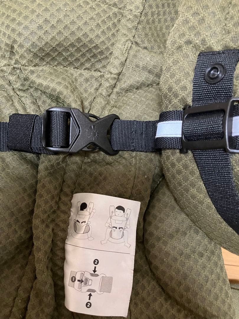 エルゴ 抱っこ紐 オムニブリーズ　カーキ メッシュ　よだれカバー付き