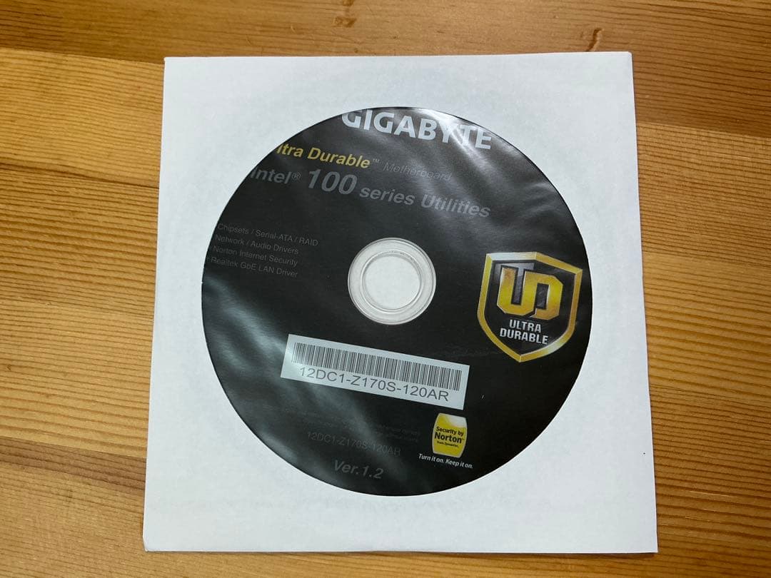 GIGABYTE マザーボード、Intel CPU、CPU クーラー