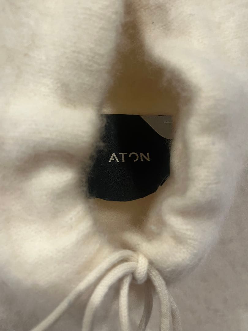 Aton エイトン　カシミア　タートル　ニット　オフホワイト