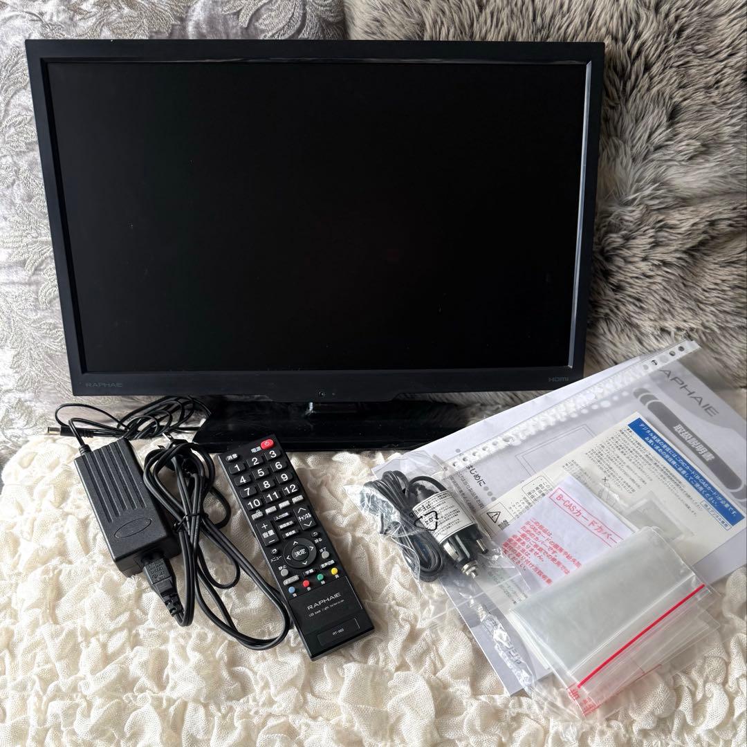 【美品】19型液晶テレビ　B-CASカード　リモコン　アダプター　車内使用可