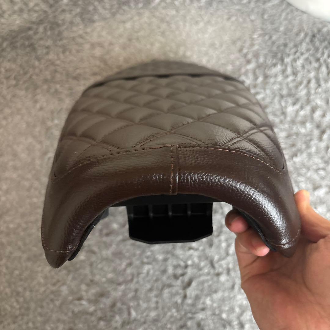 TRIUMPH ベンチシート　キルティングシート ブラウン　A9708614